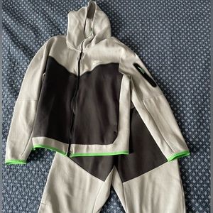 NIKE MEN’S TECH FLEECE FULL TRACKSUIT (HOODIE AND PANTS)